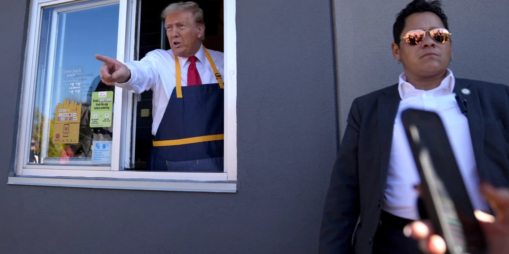 Donalds Tramps strādā "McDonald's"