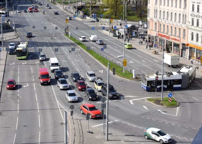 Auto nodoklis par katru nobraukto kilometru - ministrija skaidro, kam tieši un kad tas būs jāmaksā