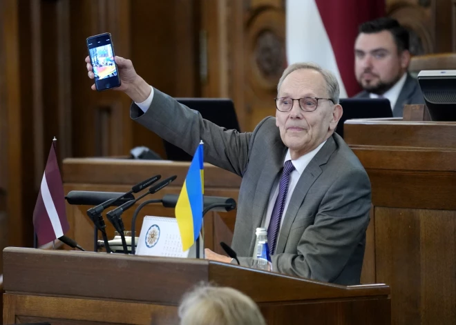 "Viņas pat nezina īsti, kas ir tēvs!" Par izteikumiem Saeimas sēdē Kiršteins nonāk ētikas komisijas uzmanības lokā