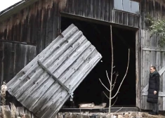 VIDEO: "Likteņa līdumnieku" mājas atrodas uz sabrukšanas sliekšņa - vietējie sabiedrības pārmetumus neizprot