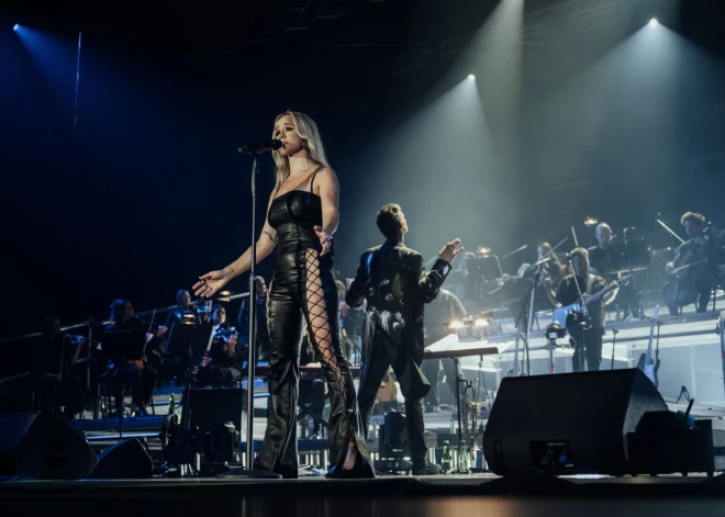 Lielkoncerta laikā Aijai Andrejevai uz skatuves pievienojās ne tikai simfoniskais orķestris Baltic Groove Orchestra Jāņa Ivuškāna vadībā, bet arī vairāki Latvijā iemīļoti viesmākslinieki.