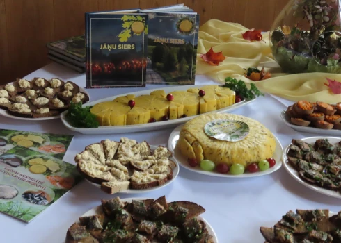 * 18. novembra svētku galds būs izdevies, ja uz tā būs visi Latvijas Eiropas Savienības mērogā aizsargātie pārtikas produkti, kuri ir saskaitāmi uz abu roku pirkstiem.