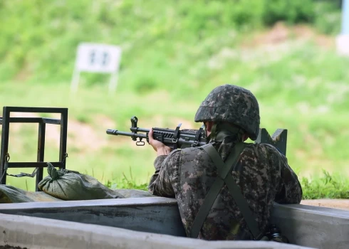 Dienvidkorejas neizslēdz ieroču piegādes Ukrainai.