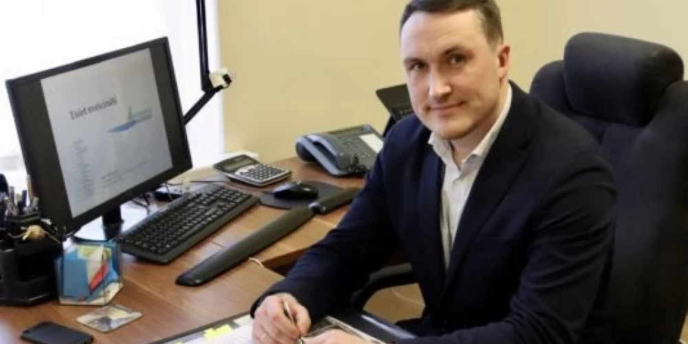 Juris Krilovskis norāda, ka pašvaldības lēmums ir sagatavots neatbilstoši Darba likumam un viņš to nevar tiesiski izpildīt. 