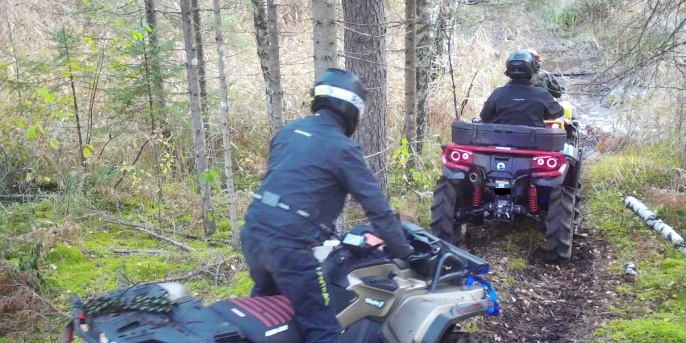 Pagājušajās brīvdienās kvadraciklisti ar saviem braucamajiem izdangāja Ķivuļurgas apkārtni.