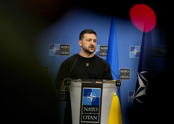 Medijs: septiņas sabiedroto valstis iebilst pret Ukrainas pievienošanos NATO