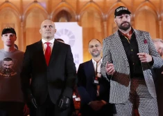 VIDEO: boksa čempions Oleksandrs Usiks preses konferencē "troļļo" Taisonu Fjūriju, iejūtoties slavenās datorspēles "Hitman" aģenta 47 ādā