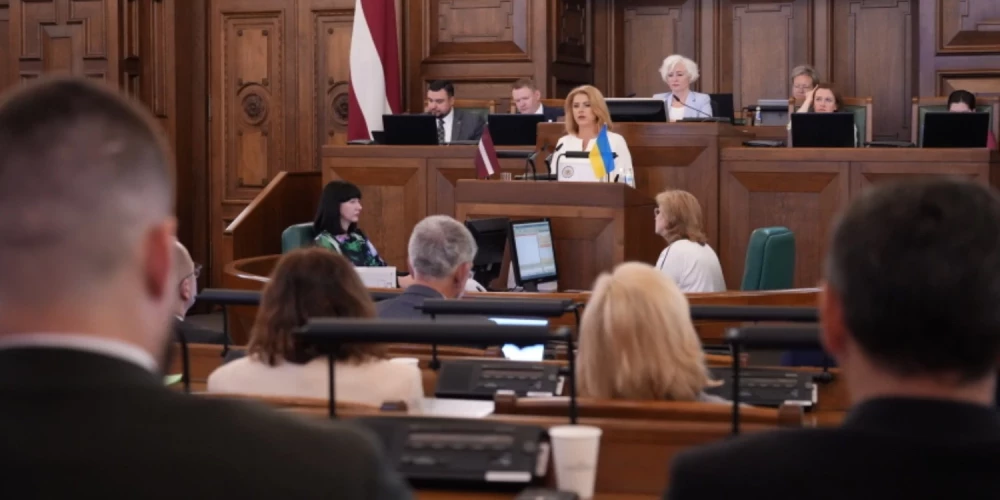 Parlamentāriešu atalgojumu nākamgad neiesaldēs, bet tā pieaugumu ierobežos līdz 2,6%. 