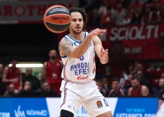 VIDEO: Šmita pārstāvētajā "Anadolu Efes" uz aptuveni mēnesi paliek bez sava līdera