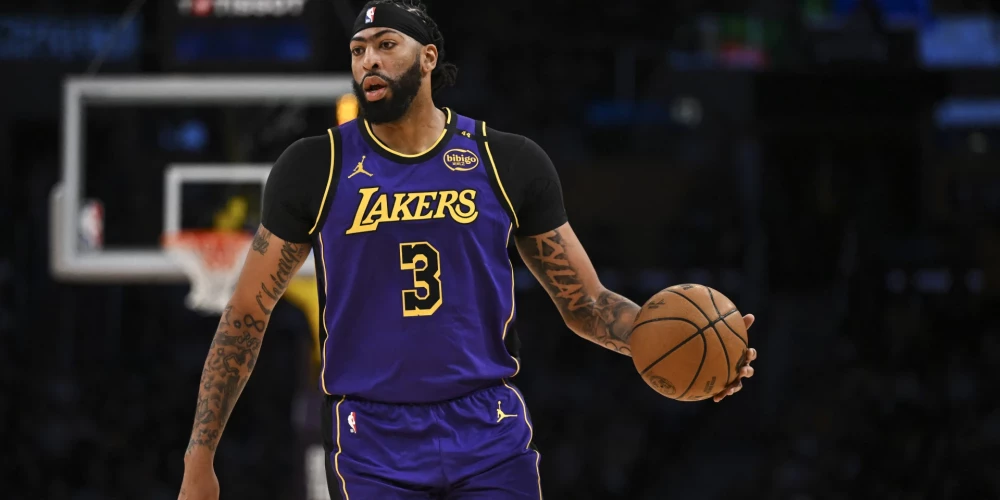 Oct 25, 2024; Los Angeles, California, USA; Los Angeles Lakers forward Anthony Davis (3) looks to pass against the Phoenix Suns during the first half at Crypto.com Arena. Mandatory Credit: Jonathan Hui-Imagn Images