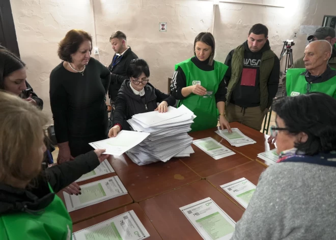 Spiediens uz vēlētājiem un nevienlīdzīgi apstākļi! Starptautiskie novērotāji saskatījuši daudzas nepilnības Gruzijā notikušajās vēlēšanās