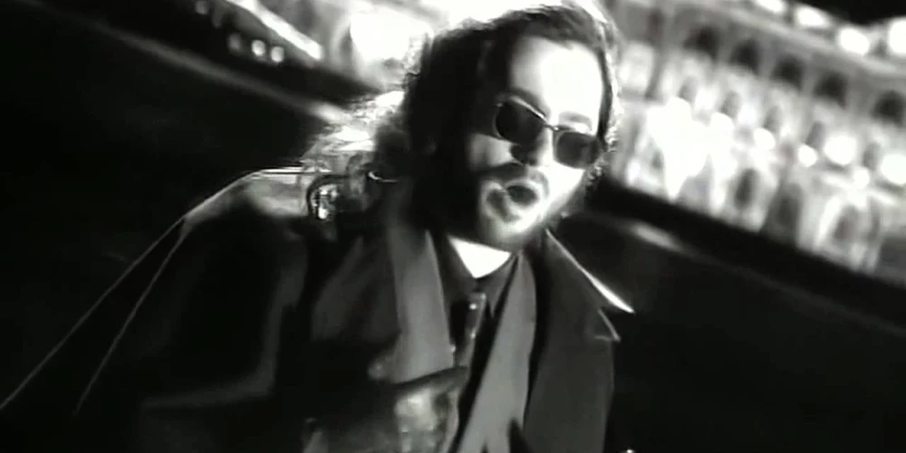 Алексей Лебединский (псевдоним Профессор Лебединский) — советский и российский певец, клавишник, автор песен, фотохудожник. Получил широкую известность в середине 1990-х годов в России и многих постсоветских странах за счет песен, которые исполнял необычно хриплым тембром голоса, самая известная среди них — «Я убью тебя, лодочник».