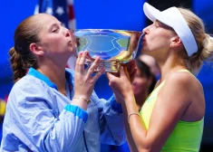 WTA dubultspēļu ranga ceturtā un trešā raketes (no kreisās) Aļona Ostapenko un Ludmila Kičenoka pēc panākuma "US Open". 