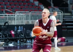 "Laikam ne tikai matus izbalināja!" Sociālajos tīklos cilvēki šūmējas par Jāņa Timmas lēmumu basketbolu spēlēt Krievijā