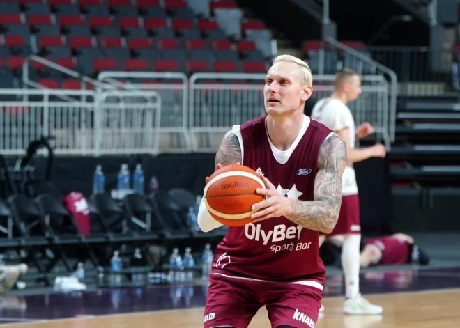 "Laikam ne tikai matus izbalināja!" Sociālajos tīklos cilvēki šūmējas par Jāņa Timmas lēmumu basketbolu spēlēt Krievijā