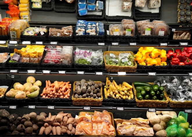 Министр экономики Валайнис придумал, как снизить цены на продукты на 20%. Почему торговцы категорически против?