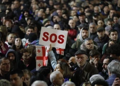 ФОТО: тысячи людей в Грузии протестовали из-за итогов парламентских выборов - выиграла "пророссийская" партия