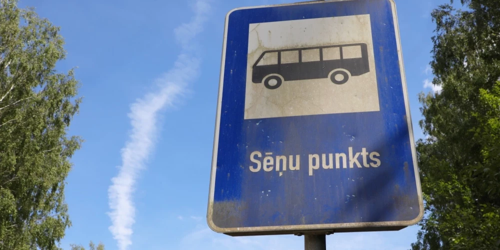 Sabiedriskā transporta pietura "Sēņu punkts".