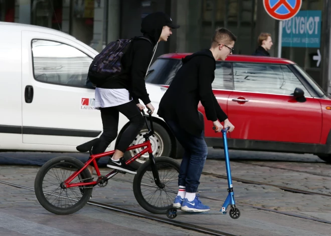 Ievieš jaunus sodus velosipēdu, elektroskrejriteņu un mopēdu vadītājiem