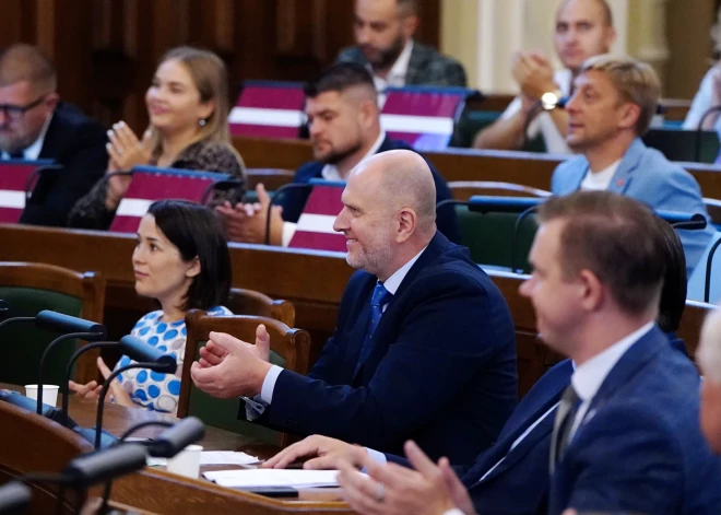 Пчелы не против меда! Депутаты отказались замораживать свои зарплаты до конца этого созыва