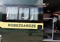 Latgalē aizturēti nelegālie imigranti, kas pārvietojušies ar viltotu robežsardzes mikroautobusu