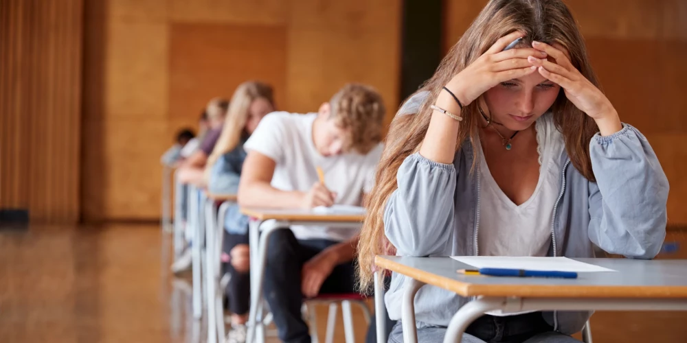 Kā visvienkāršāk rūpēties par savu ādu, bieži iesmaržoties vai regulāri mazgāties? Uz šo un vēl 49 jautājumiem skolēniem bija jāatbild testa formā.