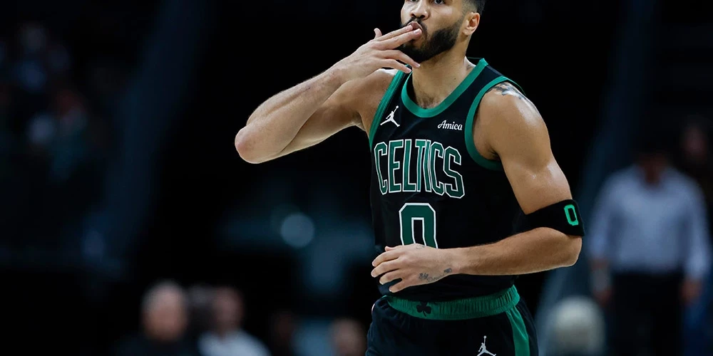 "Celtics" rindās rezultatīvākais ar 34 punktiem un 11 atlēkušajām bumbām bija Džeisons Teitams.