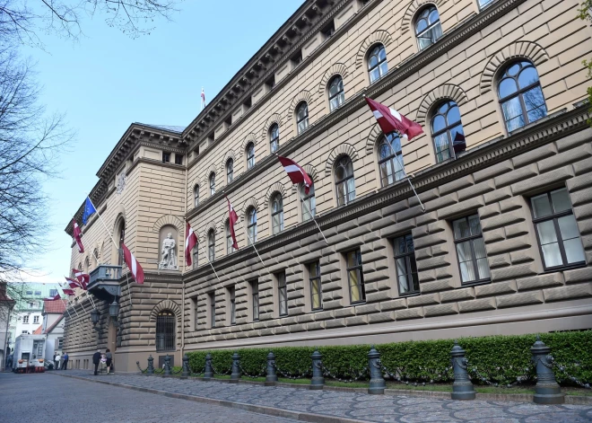 Saeimā pusotru gadu iestrēguši grozījumi par stingrāku regulējumu valsts finansējumam partijām