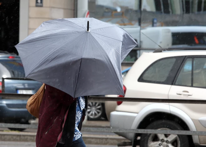 Pagājušajā naktī stiprais vējš nav radījis būtiskus postījumus Rīgā