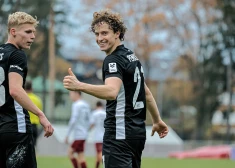 "Valmieras" futbolisti varētu būt izsprukuši no soda, tomēr precīzs lēmums būs zināms 6. novembrī. (Attēlā Maksims Toņiševs un Kristers Penkevics).