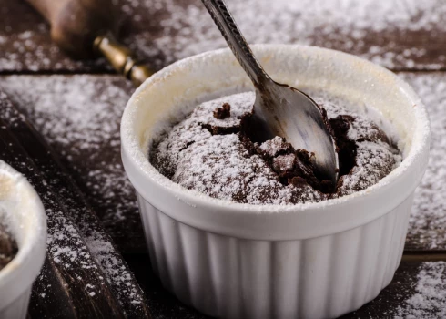 Krāsnī cepts šokolādes pudiņš