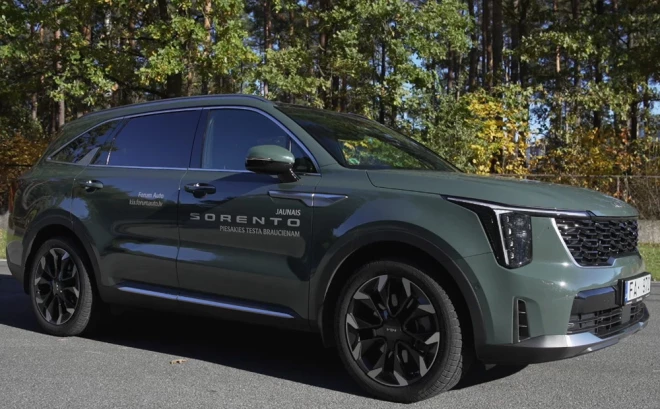 Sorento ir diezgan garš automobilis, vairāk nekā 4,8 metri. Riteņu bāze pārsniedz 2,8 metrus.