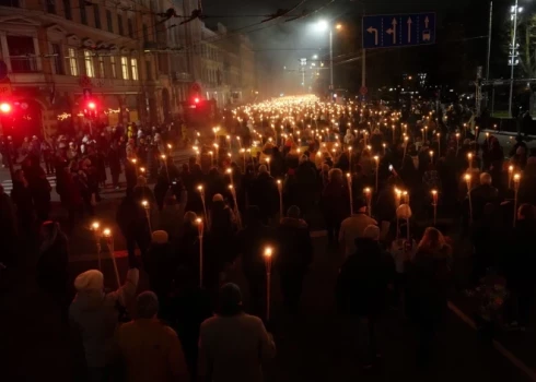 Во время факельного шествия в прошлом году.