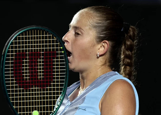 Zaudējumi visās spēlēs: Aļonai Ostapenko pārī ar Ludmilu Kičenoku "WTA Finals" noslēdzas jau grupā