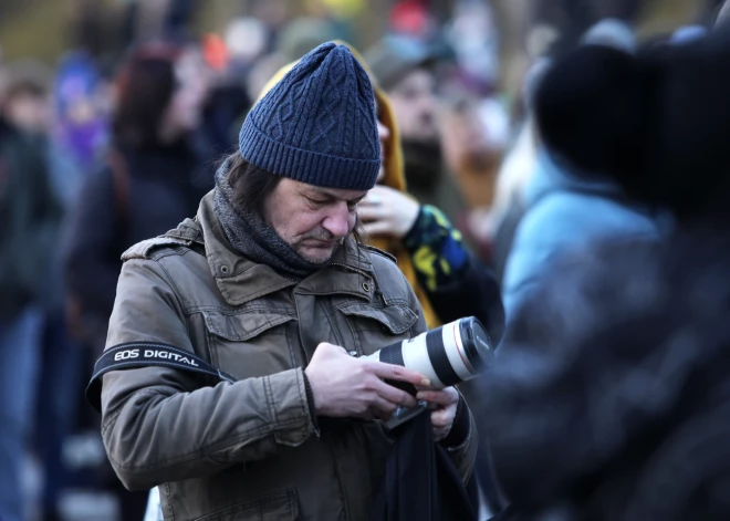 Uldis Rudaks neapmierināts ar mobilā sakara operatora attieksmi – viņam izsniedz saplēstu telefonu un liek par to samaksāt