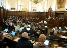 Neatrodas gribētāji ēdināt Saeimas deputātus; "tautas kalpiem" nāksies izmantot pārtikas preču pašapkalpošanās kiosku