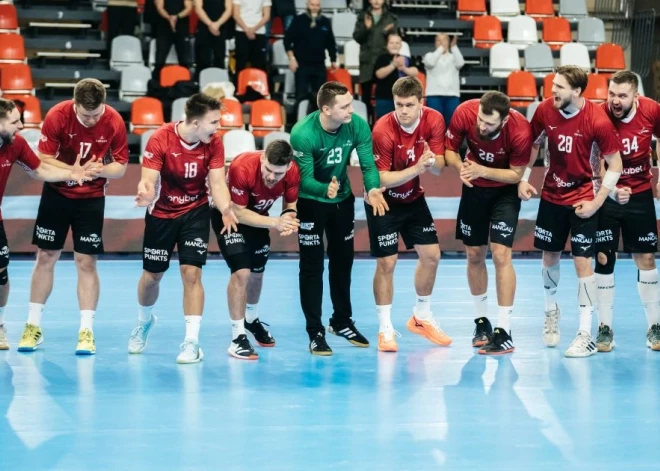 Mazpieredzējusī Latvijas handbola izlase Eiropas čempionāta kvalifikāciju sāk ar smagu sakāvi Serbijā