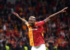 Rīgā neuzvarējusī "Galatasaray" pārsteidz vareno Totenhemas "Hotspur", sagādājot pirmo zaudējumu