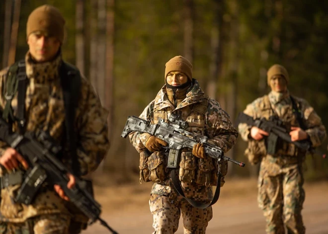 Aizsardzības ministrs nosauc laiku, kad varētu sākties sieviešu iesaukšana Latvijas armijā