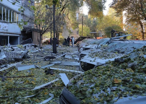 Odesa un tās piepilsētas naktī piedzīvojušas intensīvu Krievijas dronu uzbrukumu, ziņo Ukrainas mediji.