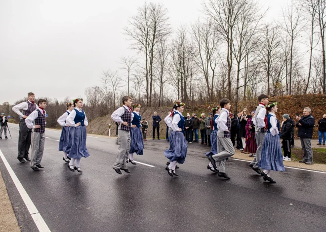 Atklāšanas pasākuma un autoceļa P109 .