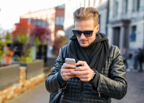 Dažiem cilvēkiem sarakste iepazīšanās lietotnē ir kā izklaide bez saistībām. Viņi nedomā par attiecību vai tikšanās iespējamību, bet gan vienkārši izbauda sarunu. 