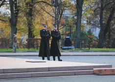 Godasardze pie Brīvības pieminekļa.