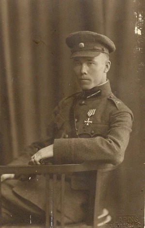 Latvijas armijas pirmā uniforma.