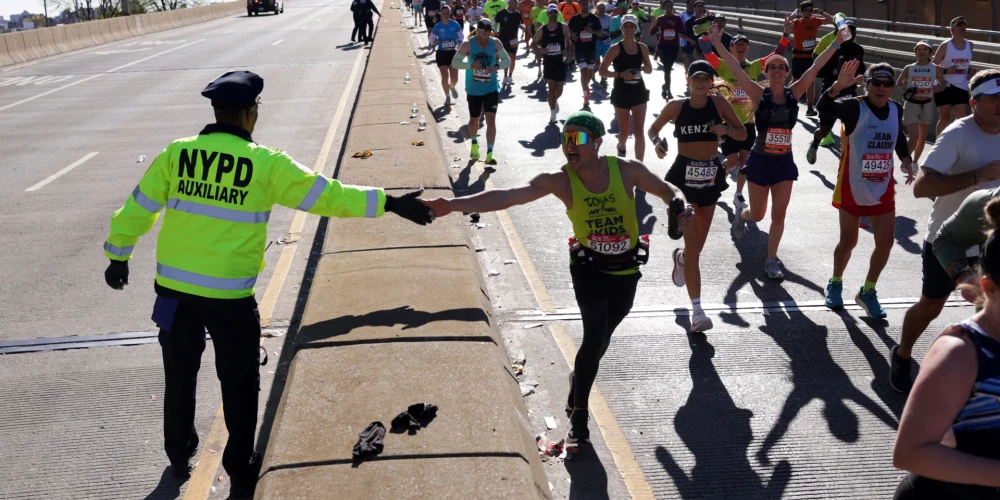 Šogad Ņujorkas maratonā uz starta izgāja vairāk nekā 55 000 skrējēju.