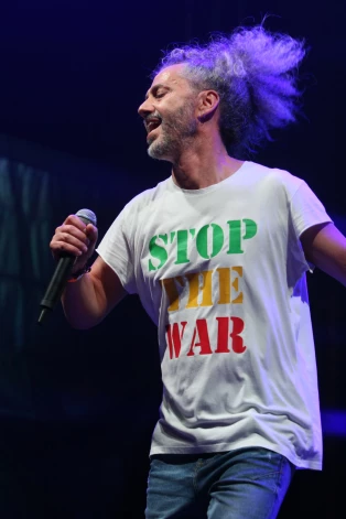 Horens un viņa krekls "Stop the War" kļuvis pat par viņa grupas "Rīga Reggae" vizītkarti.