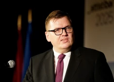 Iepriekš Juris Pūce bija viens no trim partijas "Latvijas attīstībai" valdes līdzpriekšsēdētājiem.