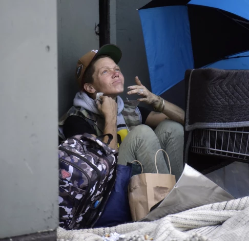 Лони была замечена на тротуаре одной из улиц Лос-Анджелеса.