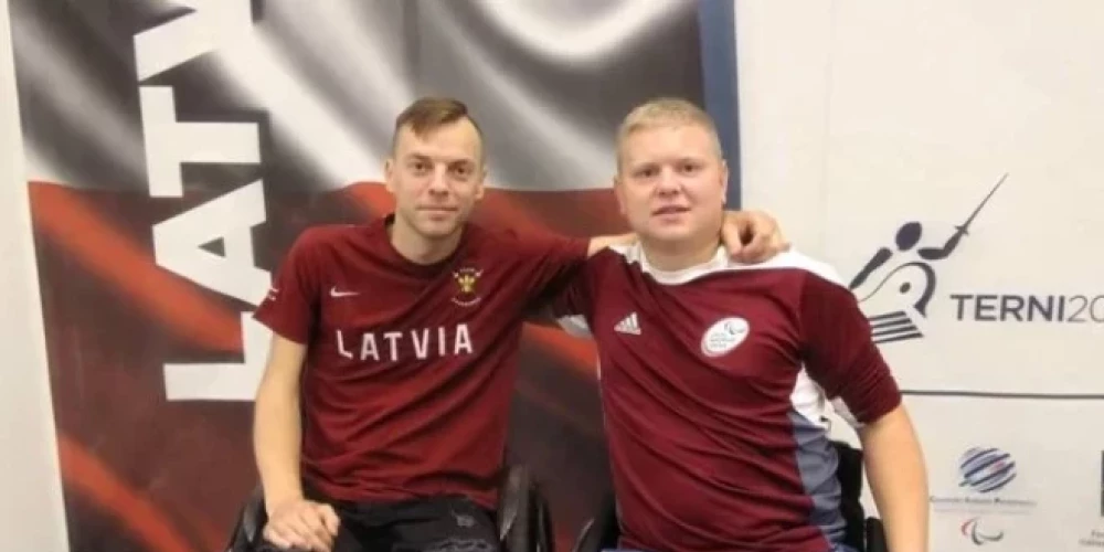 Oļegs Garkuls-Gurēvičs (no labās) izcīnīja uzvaru Pasaules kausa posmā ratiņpaukošanā ar špagu.