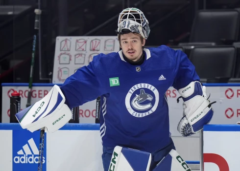 Artūrs Šilovs vēl Vankūveras "Canucks" vārtos; viņu gaida smaga cīņa par vietas atgūšanu (foto: Scanpix / AP)